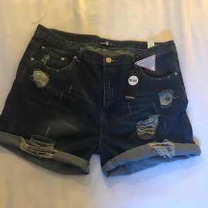 Distressed denim shorts, not stretchy